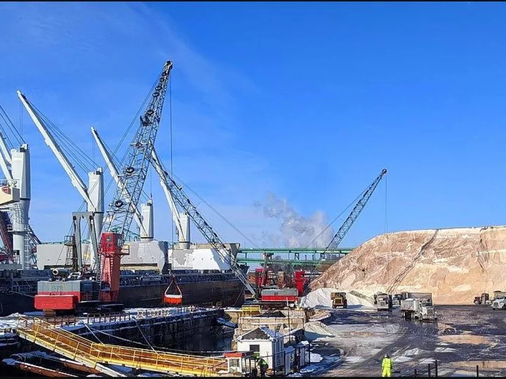 Bulk Himalayan salt loaded at port for large-scale export and public-sector supply